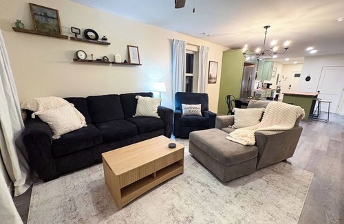 Webb City House | Sage & CedarnCozy home ready for your stay