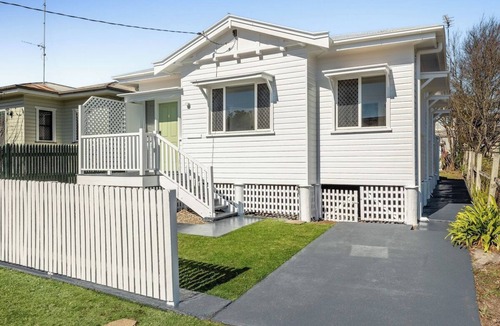 East Toowoomba House | Sage Cottage! CBD Perfection!