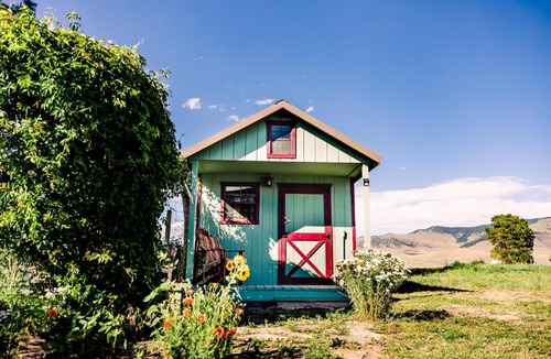 Hot Springs Apartment | Sage Oasis Garden Tea Cabin