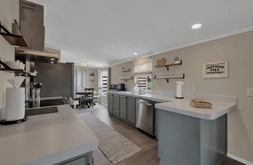 Fredericksburg House | Sage: Peaceful Hill Country Retreat with Hot-Tub!