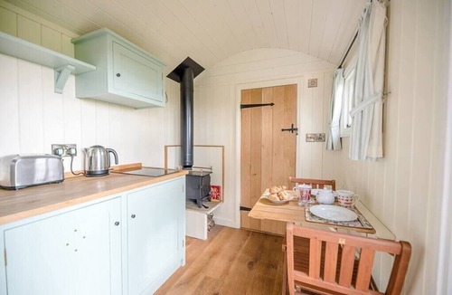 Framlingham Apartment | Sage Shepherds Hut at Boundary Farm, Framlingham