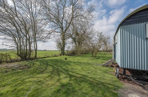 Framlingham Apartment | Sage Shepherds Hut at Boundary Farm, Framlingham