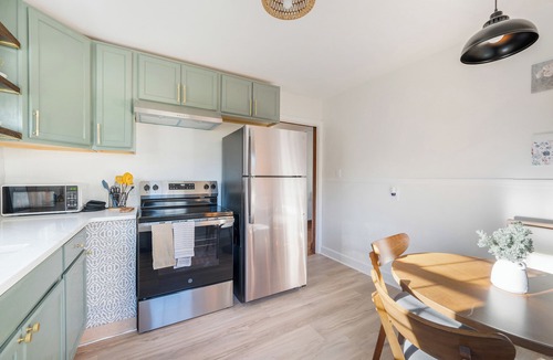 Lynchburg Cottage | Sage & Stone cottage-2BR near Downtown Lynchburg & LU