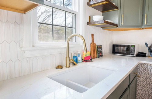 Lynchburg Cottage | Sage & Stone cottage-2BR near Downtown Lynchburg & LU