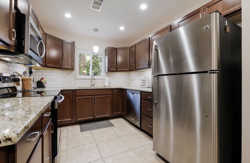 North San Antonio - SAT House | Sage Suite II - Safe, Cozy & Pet Friendly.