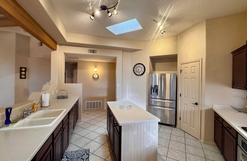 Westside House | Sage Swan, 30+ Day Rentals, Near I-40