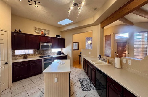 Westside House | Sage Swan, 30+ Day Rentals, Near I-40