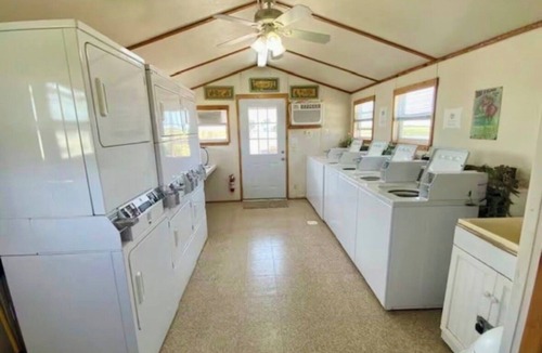 Silverton Cabin | Sagebrush Cabin I Cozy Getaway in Silverton, TX