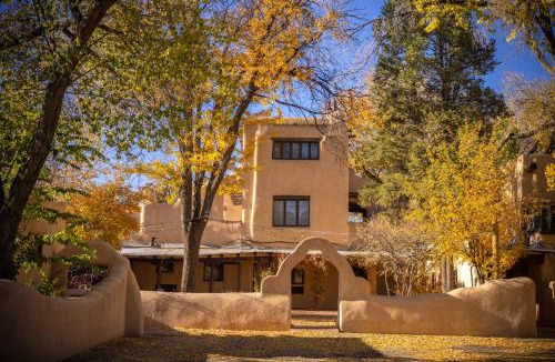 Taos Hotel | Sagebrush Inn & Suites