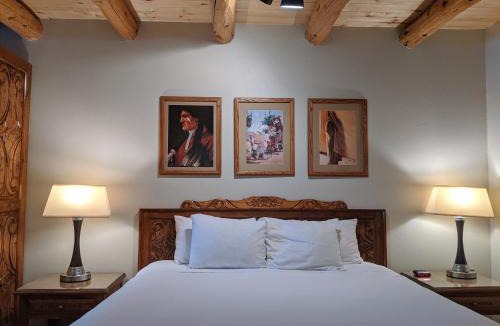 Taos Hotel | Sagebrush Inn & Suites