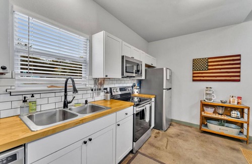 Driftwood House | Sagebrush Retreat | Hot Tub | Fire Pit | Near Wineries