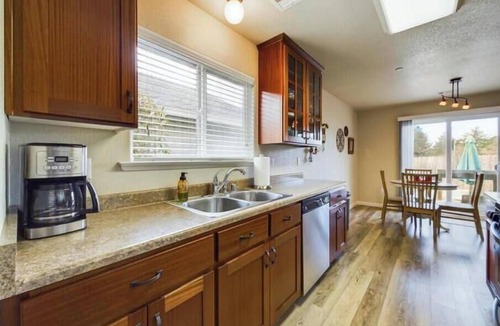 McKinleyville House | Sagewood Retreat-Centrally Located