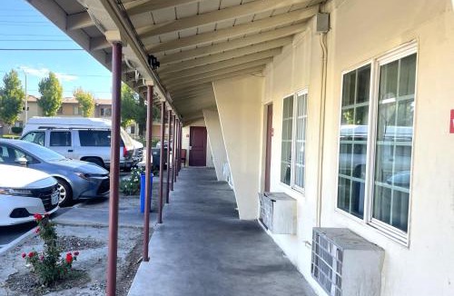 Lancaster Hotel | Sai Park Motel