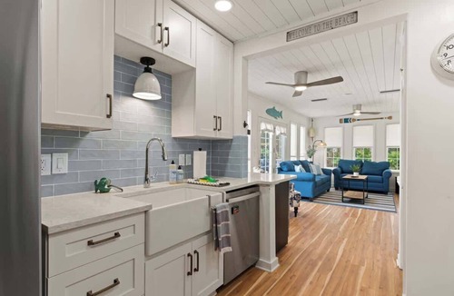Jekyll Island House | Sail Away - Pet Friendly!