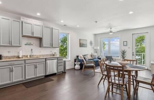 Issue Apartment | Sail Away