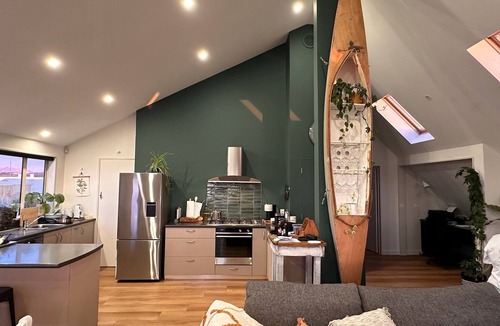 Hokitika House | Sailor's Catch - Luxe Beachfront Baths & FirePit