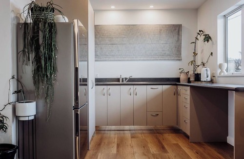 Hokitika House | Sailor's Catch - Luxe Beachfront Baths & FirePit