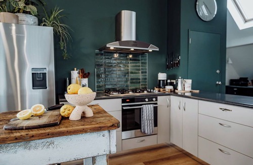 Hokitika House | Sailor's Catch - Luxe Beachfront Baths & FirePit