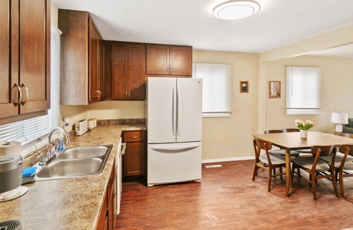 Waukegan House | Sailor`s Escape with 3 bedrooms Near Naval Base!