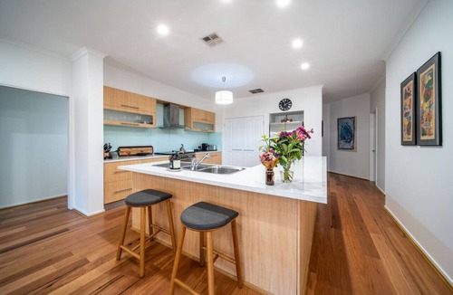 Largs North House | Sailors` Retreat 3BR Pool Beach Study