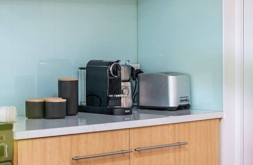 Largs North House | Sailors` Retreat 3BR Pool Beach Study