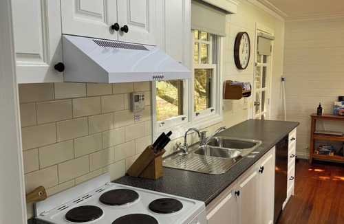 Port Fairy Villa | Sails - Elegant, spacious beach villa