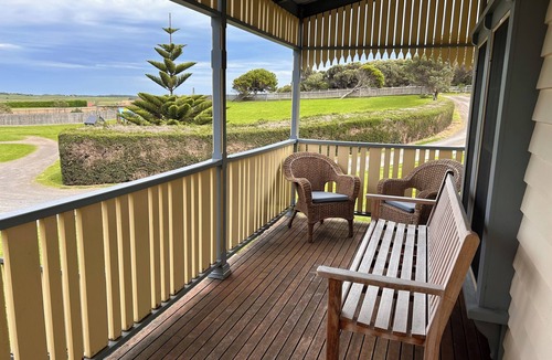 Port Fairy Villa | Sails - Elegant, spacious beach villa