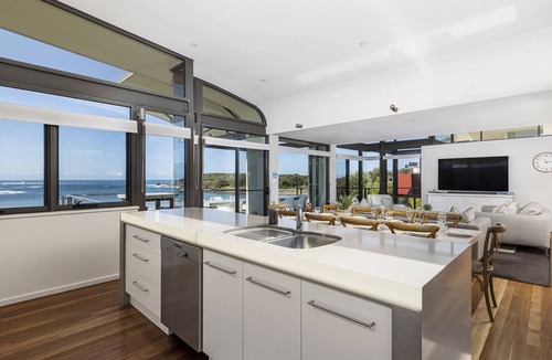 Boat Harbour House | Sails on the Beachfront is the ultimate contemporary, luxurious.