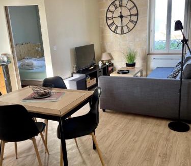 Saint-Regnobert-de-la-Cote-de-Nacre Apartment | Saint-Aubin-Sur-Mer: Bel appartement traversant