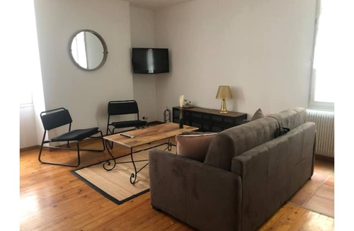 Saint-Cere Apartment | SAINT CERE: LARGE T3 IDEALLY LOCATED