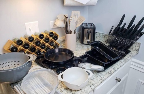 St. Charles Apartment | Saint Charles Lovely 2BD | River Trail, Forest Preserve!