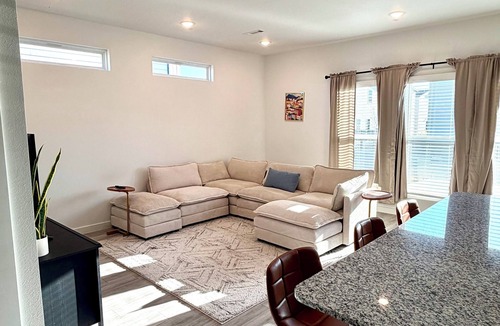 Centerton House | Saint Charles Place- Modern 2BR/2.5BA home