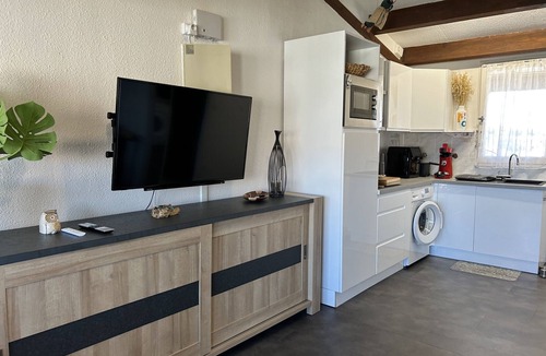 Saint-Cyprien Apartment | Saint-Cyprien: Modern Studio with Pool and Parking