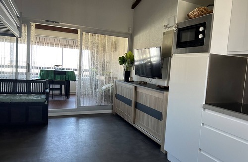 Saint-Cyprien Apartment | Saint-Cyprien: Modern Studio with Pool and Parking