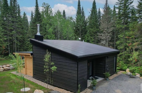 Notre-Dame-de-la-Merci Ski Chalet | Saint-Donat | Sauna, Spa: 2 nights/1 free