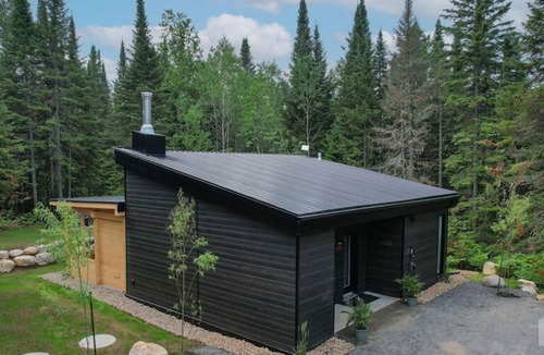 Notre-Dame-de-la-Merci Ski Chalet | Saint-Donat | Spa, Sauna: 2 nights/1 free