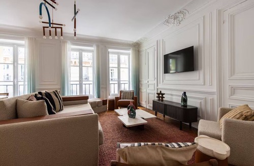 Saint-Thomas-d'Aquin Apartment | Saint-Germain Living on Rue du Bac
