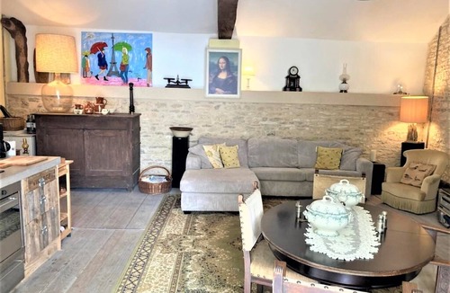 Saint-Jean-de-Sauves Cottage | Saint-Jean Rural Cottage for 4 with Pool