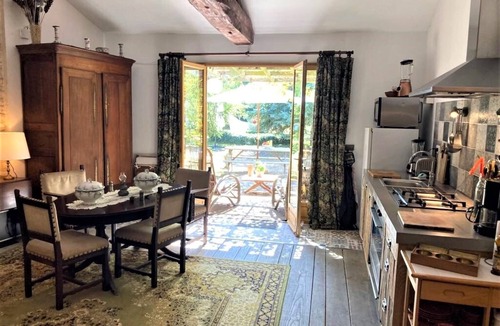 Saint-Jean-de-Sauves Cottage | Saint-Jean Rural Cottage for 4 with Pool