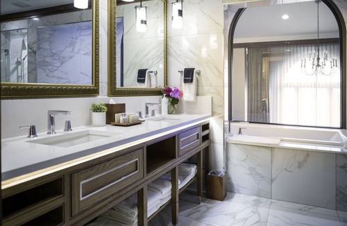 Plymouth Hotel | Saint John's Resort