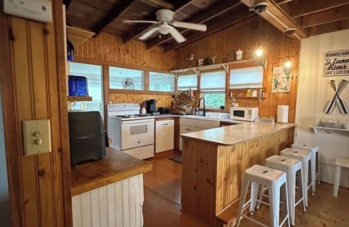 Brier Hill Cottage | Saint Lawrence Cottage at Aquabella