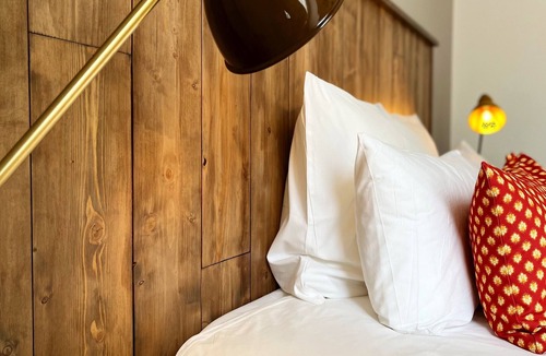 Aigues-Mortes Medieval City Hotel | Saint Louis