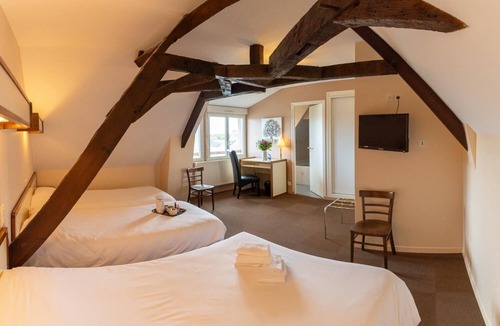 La Suze-sur-Sarthe Hotel | Saint-Louis