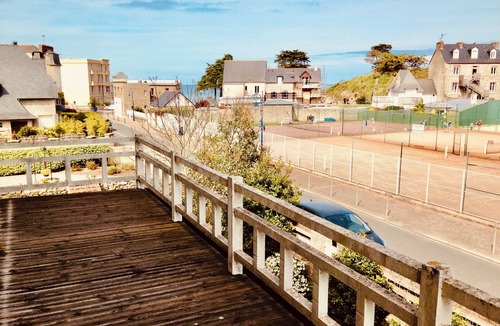 Saint-Lunaire Villa | Saint Lunaire. Large family home 5 minutes' walk from the beach.