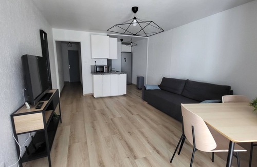 Saint-Mandrier-sur-Mer Apartment | Saint-mandrier/Pin-rolland Appartement T2 de 50 m2 à 2 min de la Plage