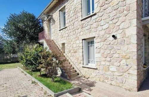 Codalet Bed & Breakfast | Saint Michel's quiet rooms. Pets allowed