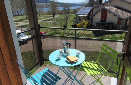 Saint-Point-Lac Apartment | SAINT POINT LAC - Lakefront apartment for 4