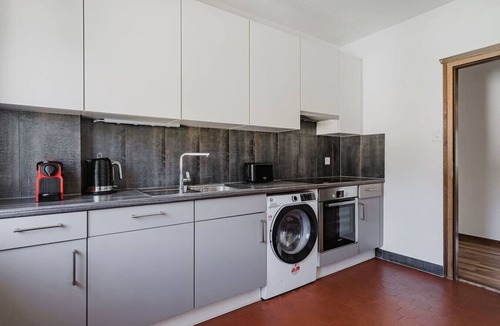 Wipkingen Apartment | Saint Suite · 3-SZ Wohnung inkl. Parkplatz (1. OG)