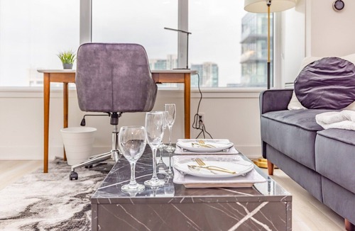 Bathurst Quay Condo | Saint Suites - Luxury High Rise Lake View/Gym/Wifi