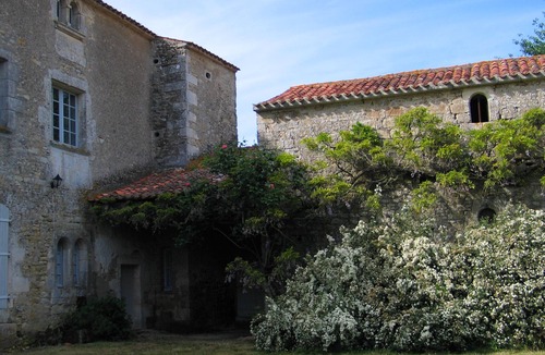 Sainte-Hermine House | Sainte Hermine: Outstanding mansion of 16th century